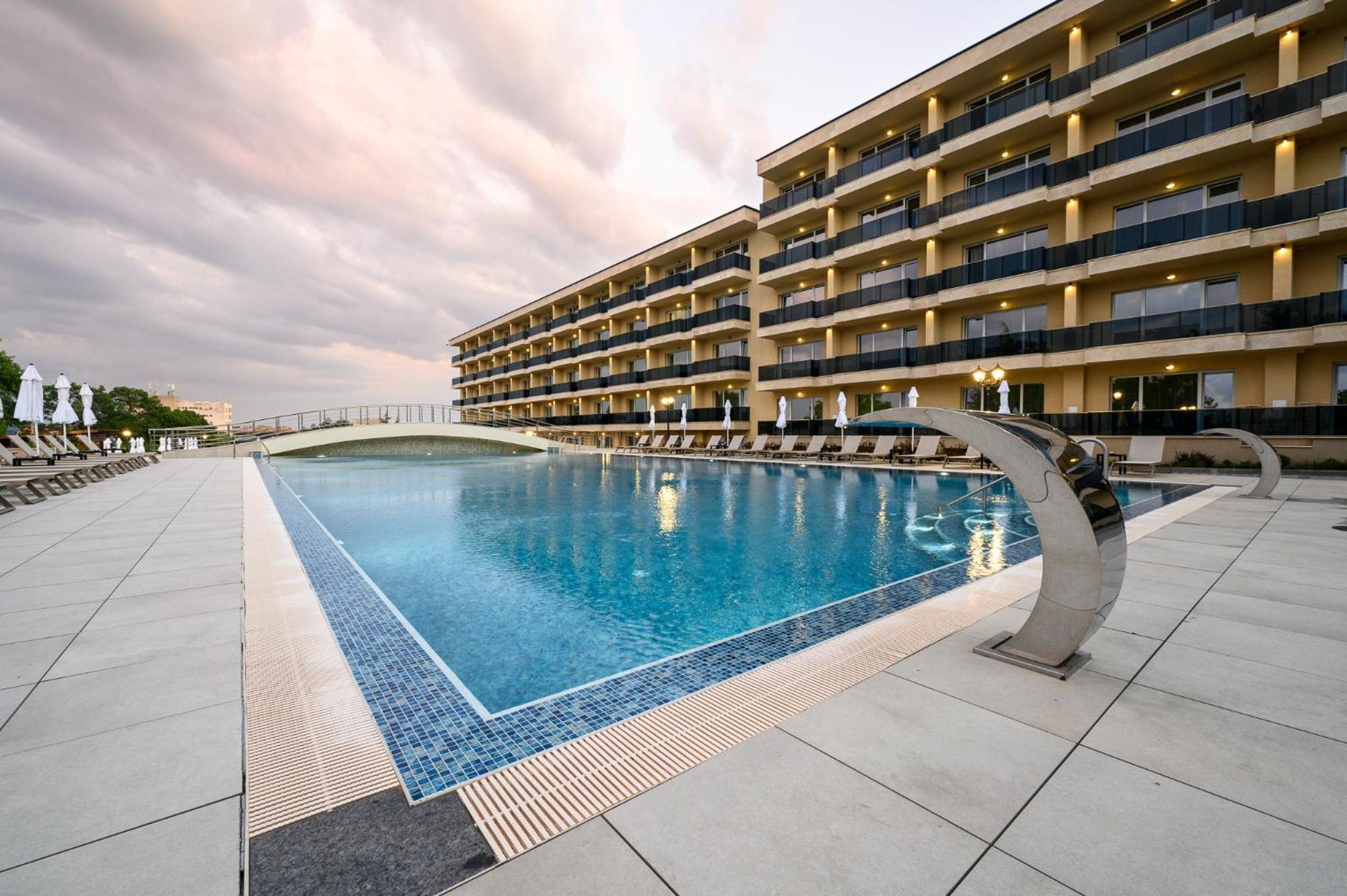 Empire Balneo & Spa Hotel Chisarja Exteriér fotografie