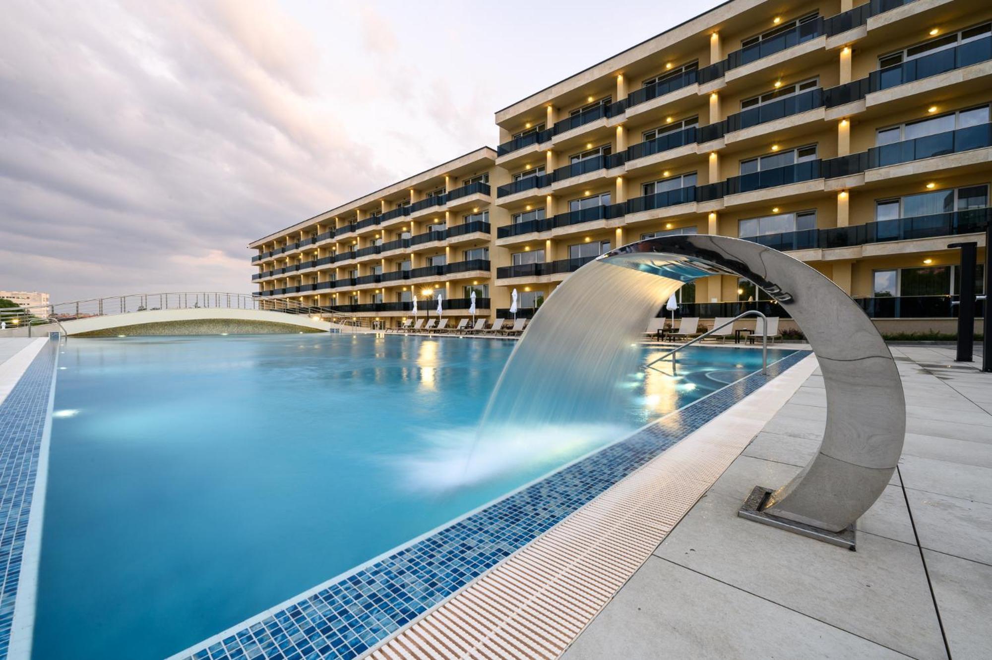 Empire Balneo & Spa Hotel Chisarja Exteriér fotografie